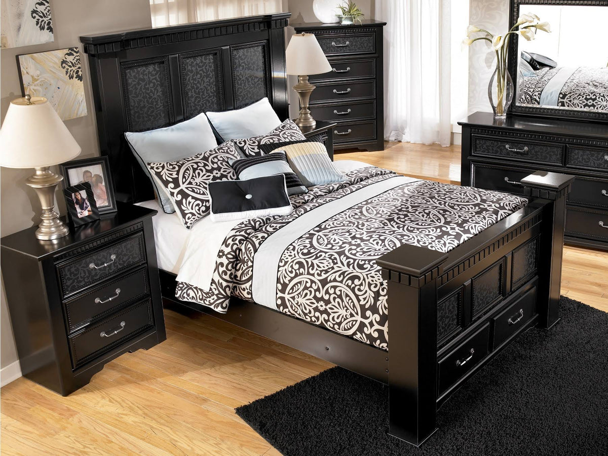 Three Drawer Nightstand U600105