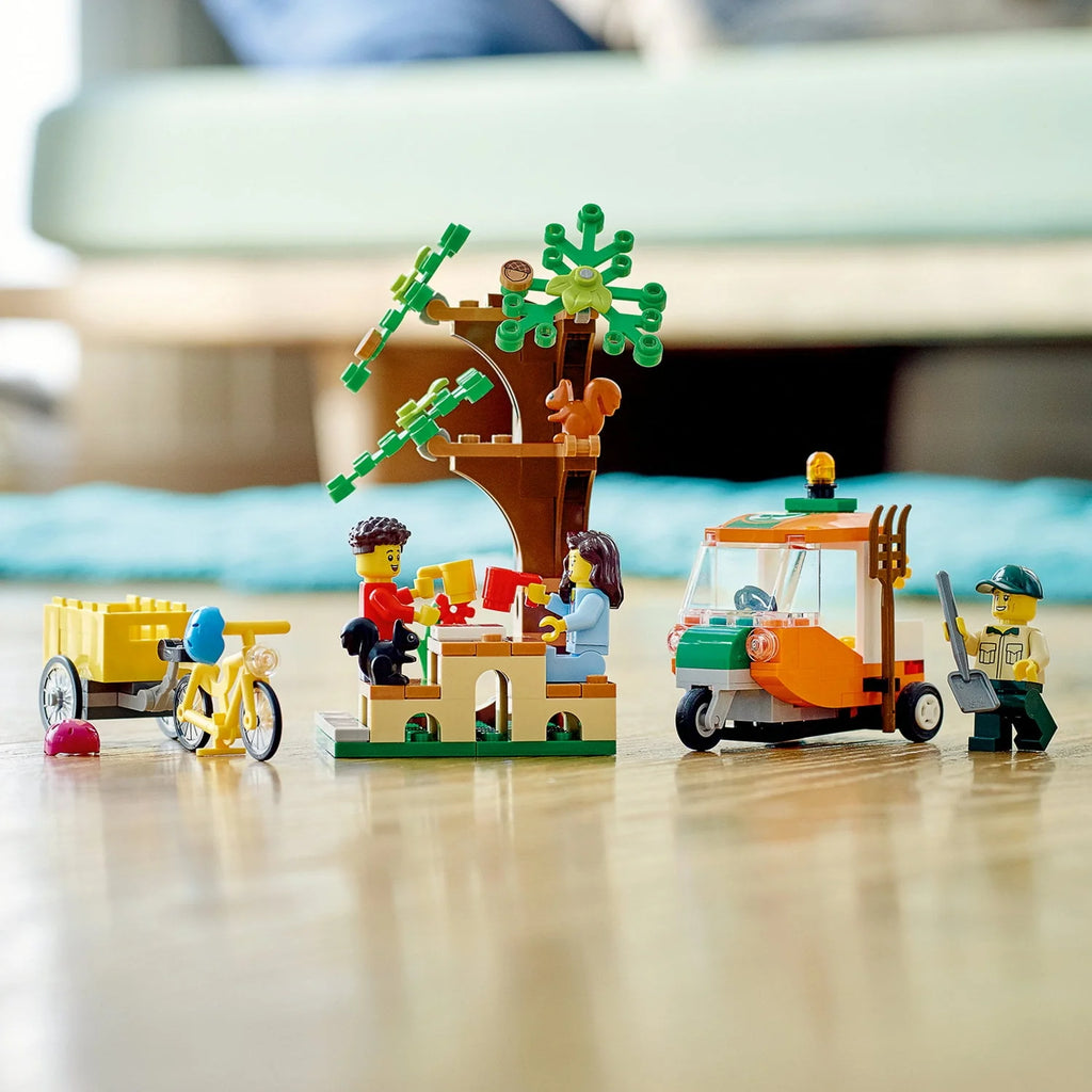 147 Piece Building Kit with 3 Minifigures Z1603